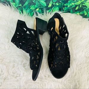 American Eagle cutout style casual sandals 7.5